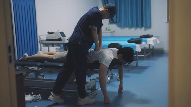 奥运冠军杨威向17岁儿子道歉！因儿子对其未征求同意便发视频不满