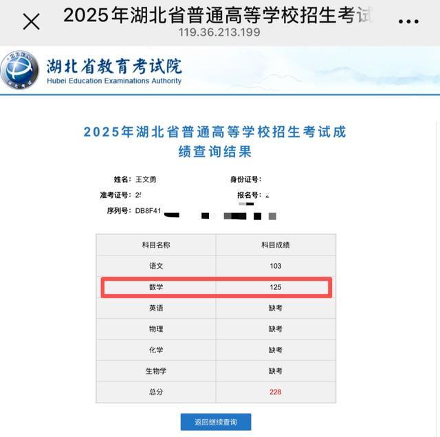 两个小女孩买三张硬座票,无座乘客想坐,商量无果找来列车员调解,列车员:座位是她们的,跟我说没用