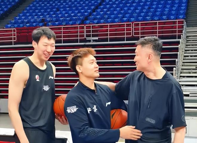 热火双榜第一!詹姆斯真要重回迈阿密?可联手字母哥冲生涯第五冠
