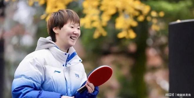 德约盛赞丰塞卡，小野兔出局霍达尔三连胜，两宝妈会师小郭晋级