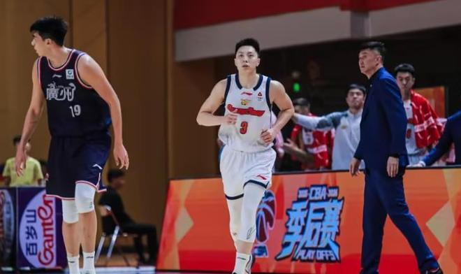 中国男篮再胜喀麦隆队 三场全胜结束国际团结杯
