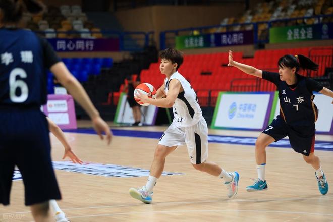 “充电媛”是什么梗?网友说车要充电、人也要充电!