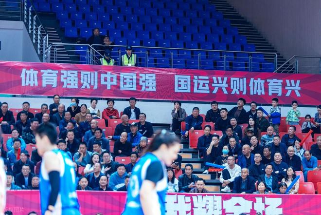 “充电媛”是什么梗?网友说车要充电、人也要充电!