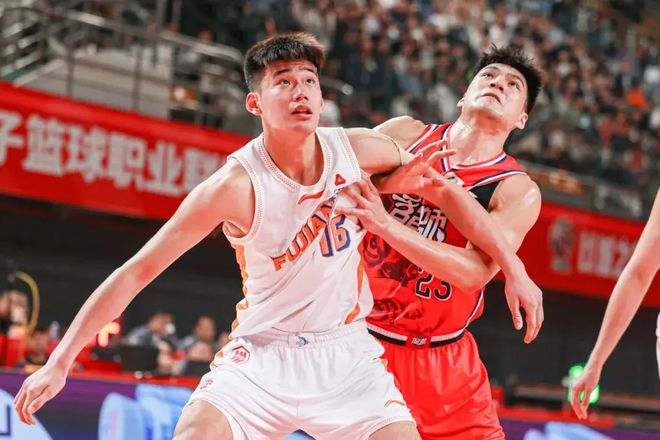 沃齐尼亚神奇一战！8神扑创纪录，4扑梅西必进球，与梅西握手