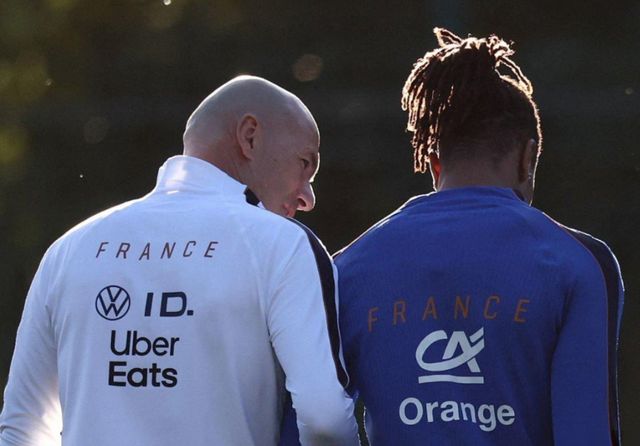 争议！英格兰后卫禁赛2场立即执行 美国前锋缓刑 网友：FIFA双标