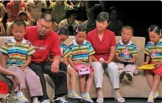 男篮12人名单浮出水面：周琦缺席杨瀚森扛大梁，王俊杰高诗岩挺稳
