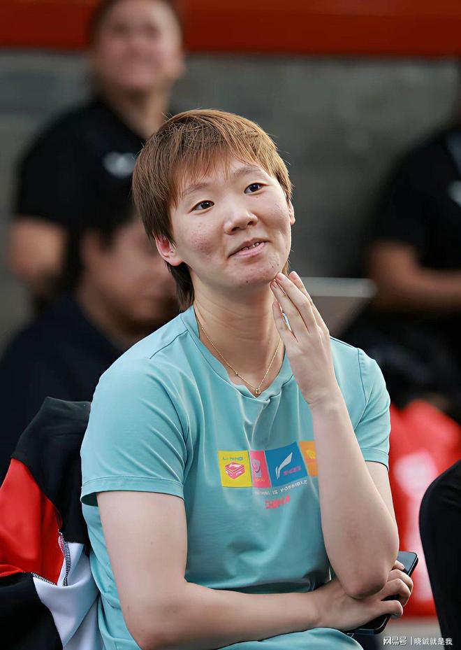 德约盛赞丰塞卡，小野兔出局霍达尔三连胜，两宝妈会师小郭晋级