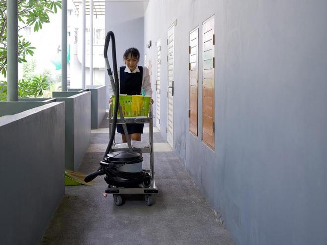 张帅进柏林正赛引发幸运趣论,郑钦文逆转萨卡里取得草地首胜