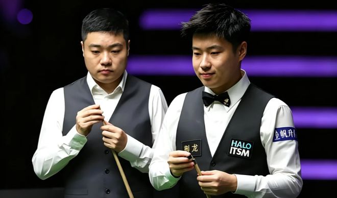 男子买房后,房价从240万降到了80万。在网上抱怨几句后,李诞说:你应该赶紧去买几瓶茅台...