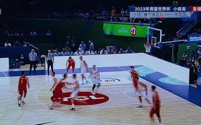 黄仁勋接特朗普电话,顺手亮了新手机