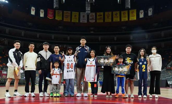 CBA主教练真是高危职业!一个赛季多达11人下课,就连杨鸣也逃不过