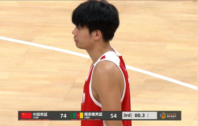 沃齐尼亚神奇一战！8神扑创纪录，4扑梅西必进球，与梅西握手